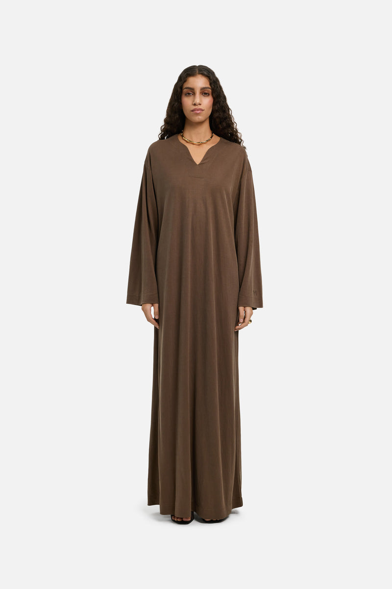 Drape Jersey Kaftan Robe | Terre foncée