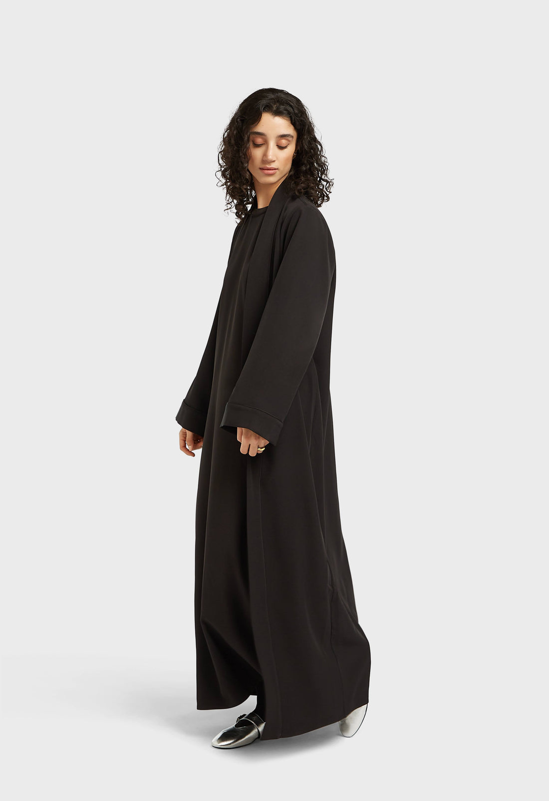 Essential Abaya  Court | Noir