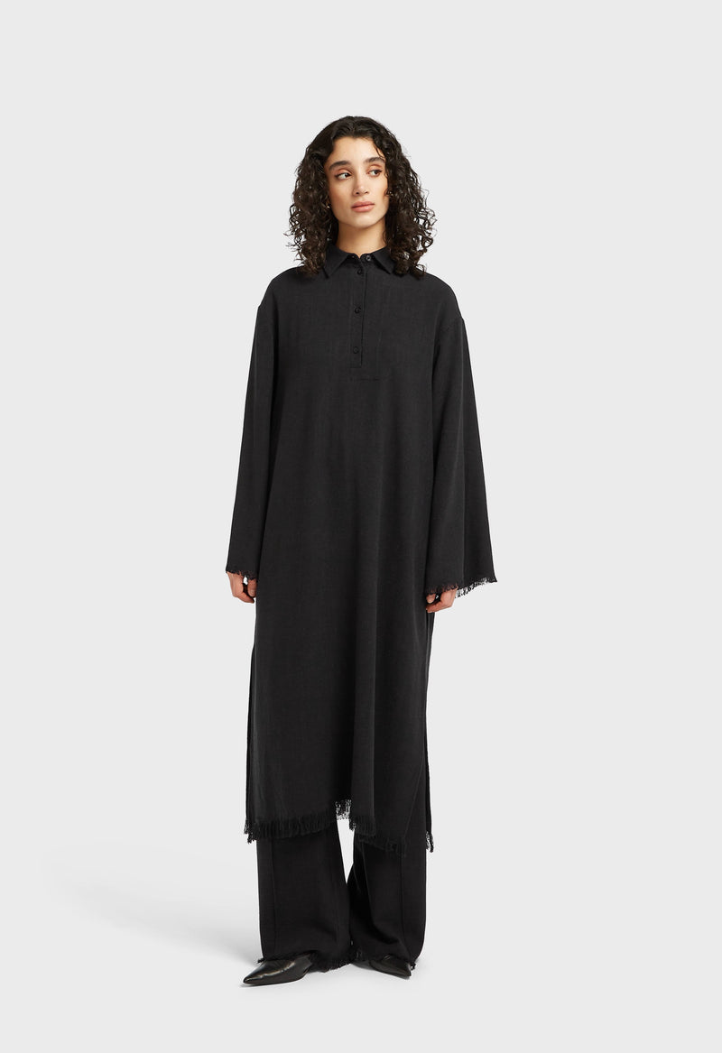 Frayed Hem Chemise Robe | Noir