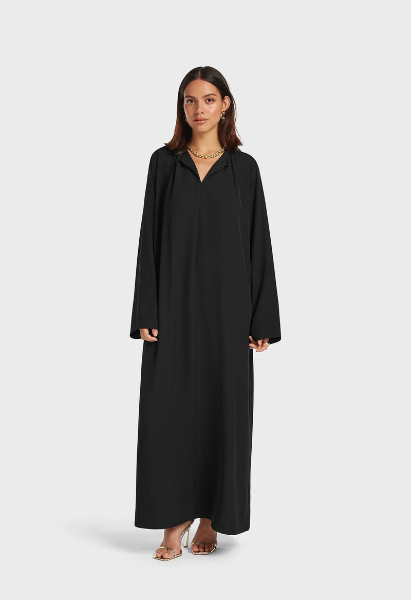 Pleated Neck Robe | Noir