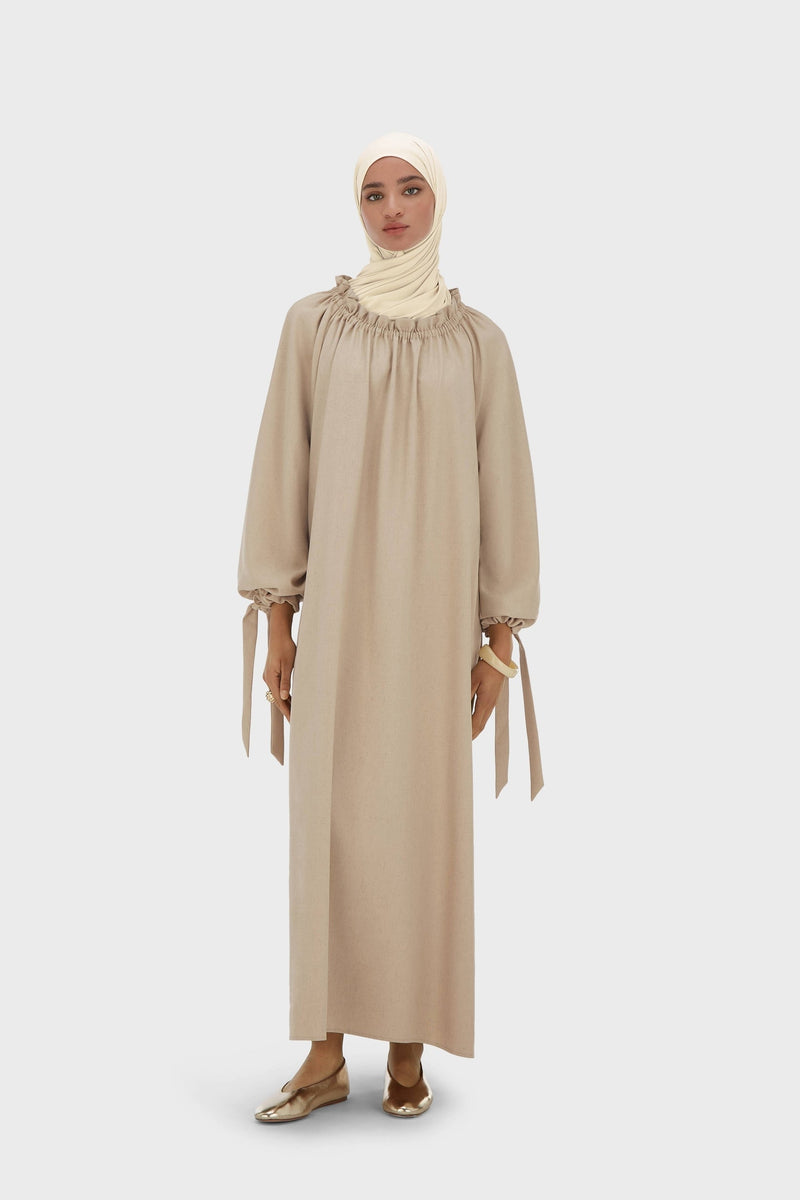 Gathered Neck Robe | Poivre blanc